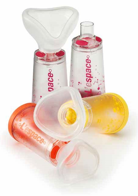 CAMERA DISTANZIATRICE PER EROGATORI SPRAY PREDOSATI L'ESPACE 220ML PEDIATRICO SPAZIO MORTO 49ML CON MASCHERA VALVOLA INSPIRAZIONE 2 VALVOLE ESPIRAZIONE CODICE COLORE GIALLO - Farmaunclick.it