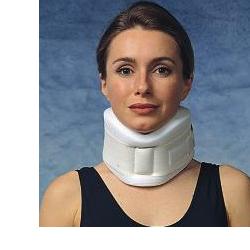 COLLARE CERVICALE IN GOMMAPIUMA DA 7,5CM MISURA UNIVERSALE BIANCO - Farmaunclick.it
